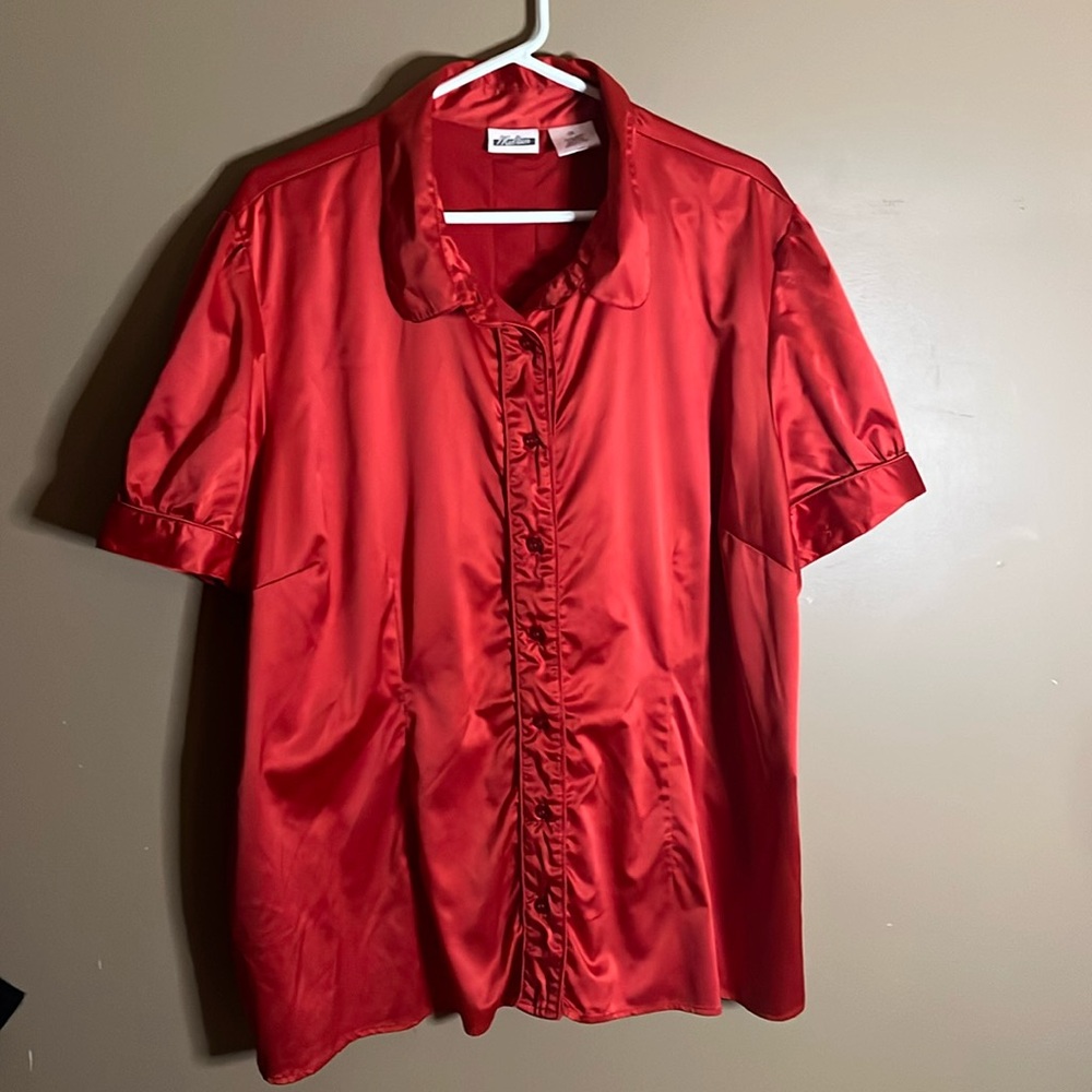 😄Red satiny feel plus size blouse